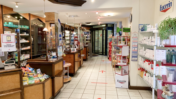 Einblick von der Apotheke