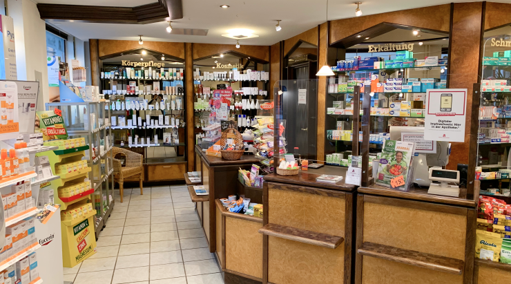 Einblick von der Apotheke